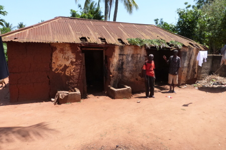 cabane_offerte_par_office_Togolais_des_Phosphates